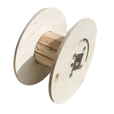 Hur kontrollerar man integriteten på en kabeltrumma av plywood före användning?